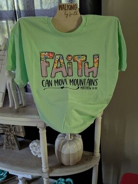 Gildan Mint Green Faith Graphic Tee